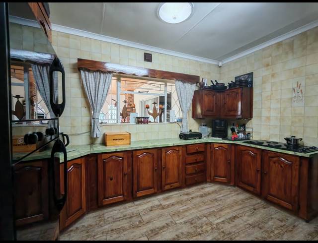 4 BEDROOM HOUSE FOR SALE IN THREE RIVERS EAST